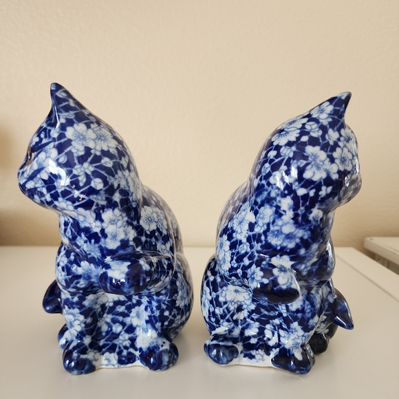 Pair Of Staffordshire Calico Cats- Blue And White Figurines - Picture 2 of 8